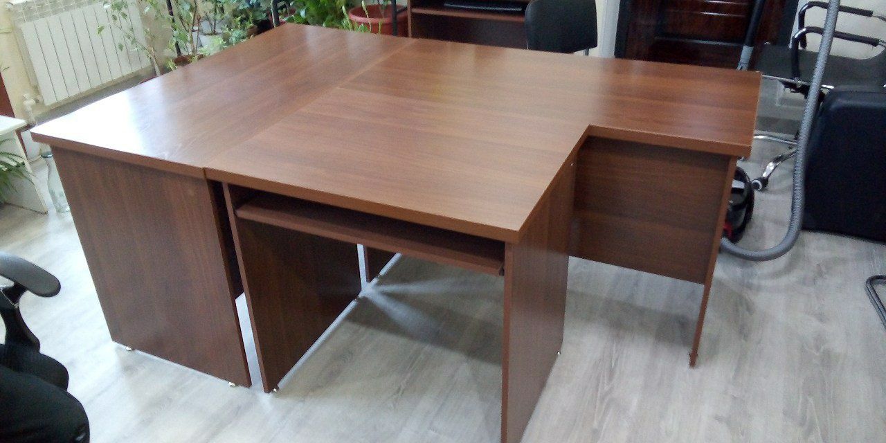 Продаются офисные и компьютерные столы