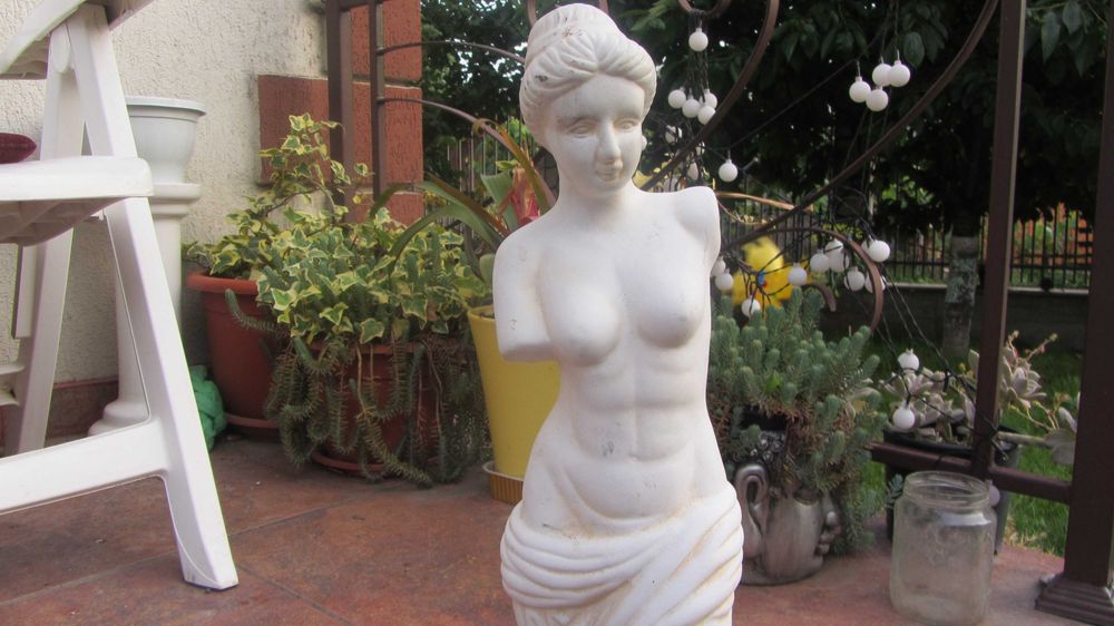 Afrodita,statueta 50 cm din ceramica,portelan