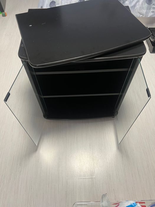 ТВ Шкаф, въртящ на колела