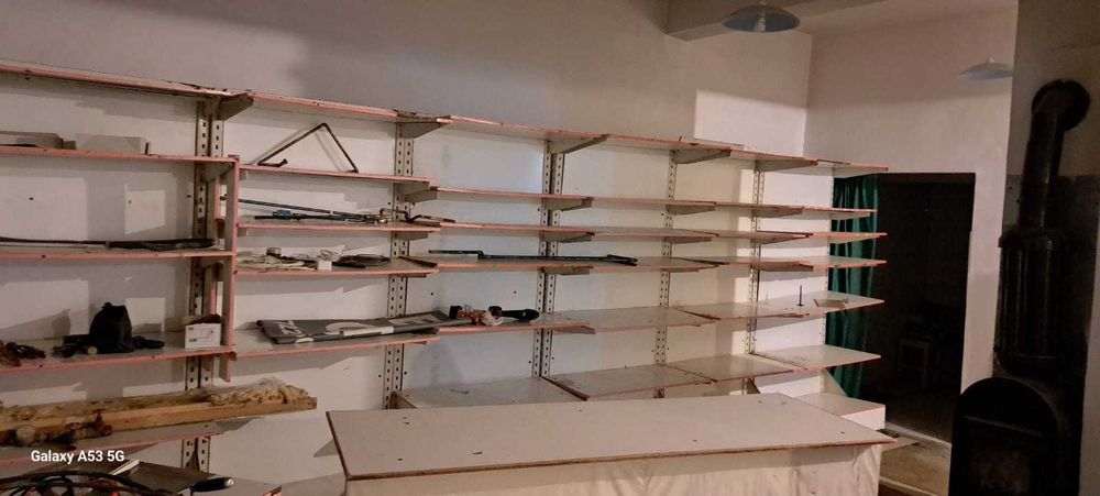 rafturi mobilier foarte rezistente