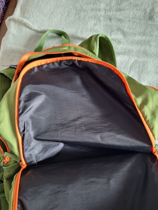 Ученическа раница с 4 разделни джоба + вграден дъждобран