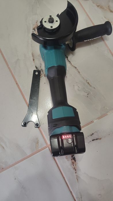 Vând flex cu acumulator Makita dga 504 și mașina de  slefuit
