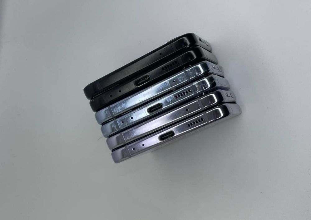 Samsung Z flip 4 8/256Gb snapdragon gen 1