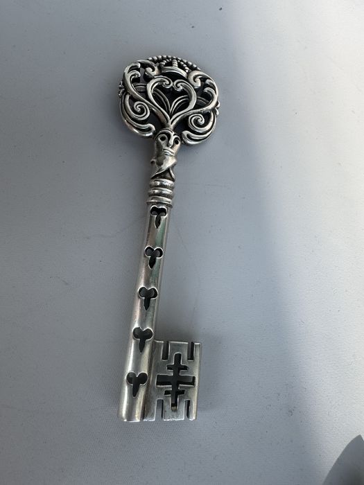 Cheia succesului din argint