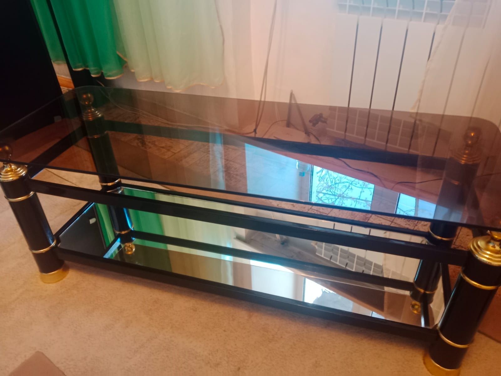 Продам стеклянный стол
