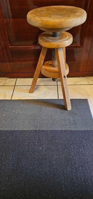 scaun vechi din lemn ajustabil