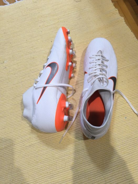 Футболни бутонки