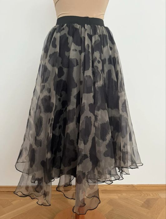 Fusta organza ampla, negru si gri