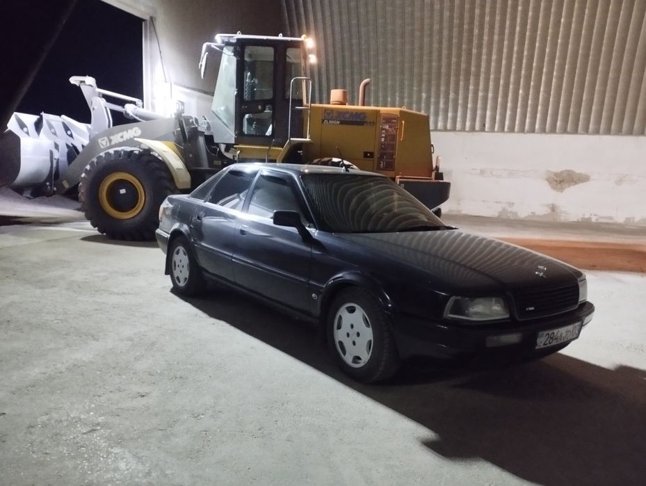 Продам Ауди б4  1992