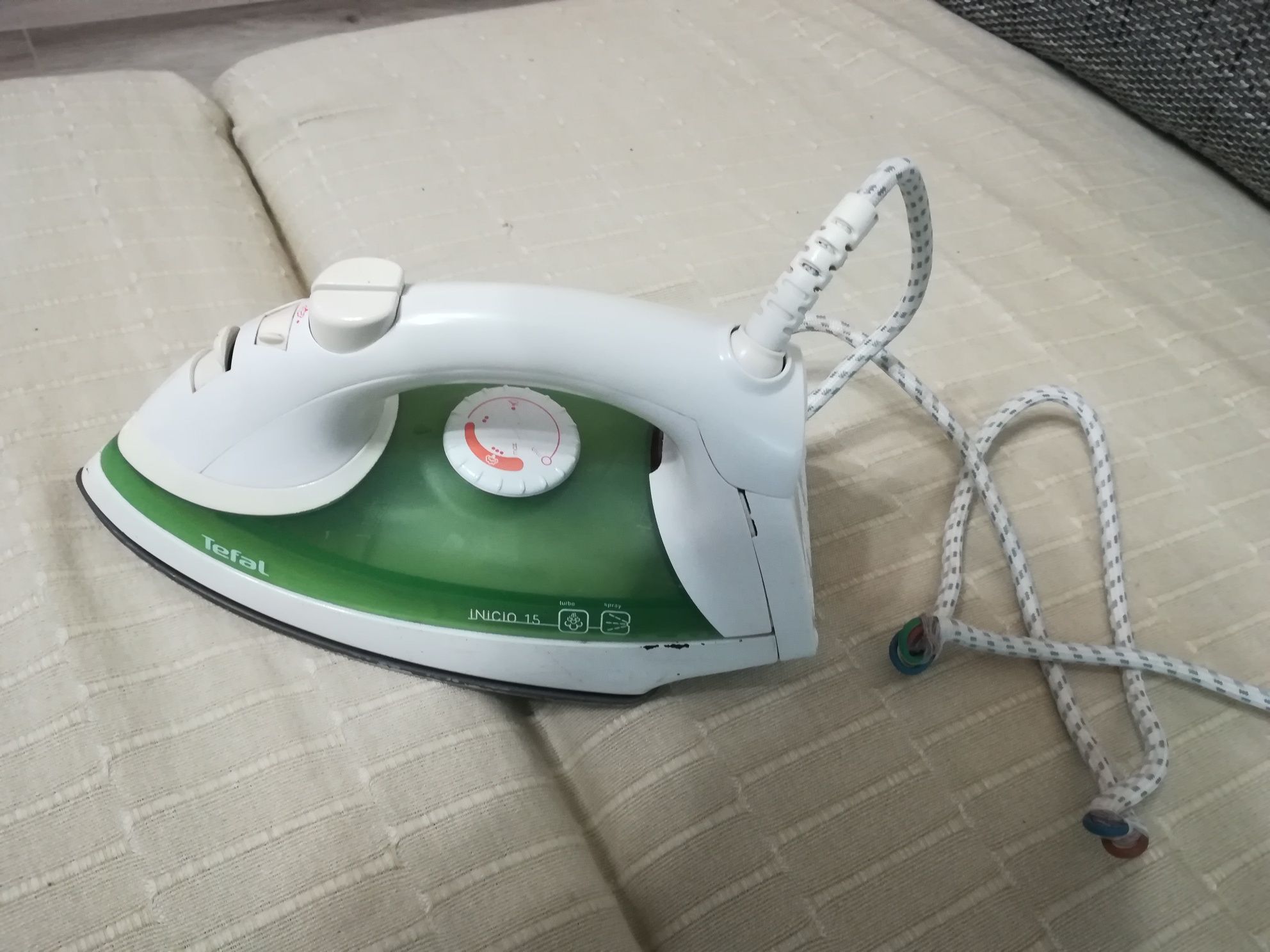 Работеща ютия Tefal