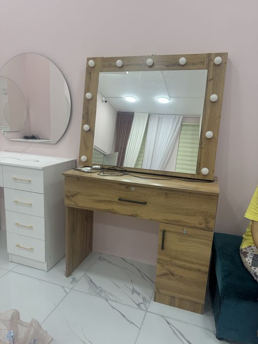 Визажист трибуна