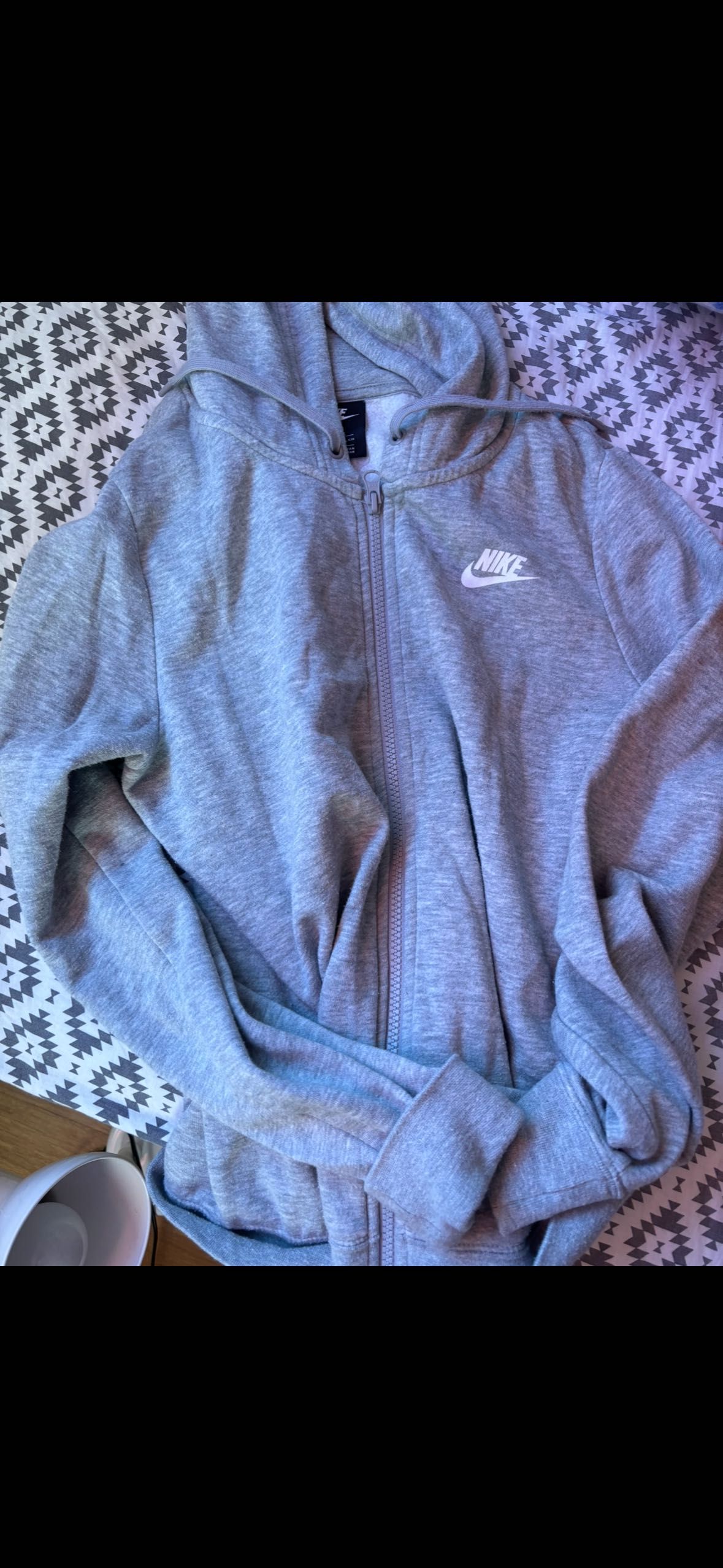 Суичър на Найк сив и черен и Juicy couture