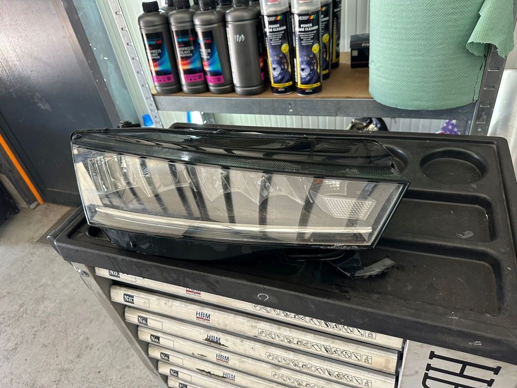 Десен фар за Шкода Октавия 4 FULL LED