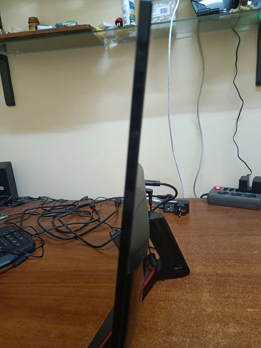 Vând 2 monitoare pc.