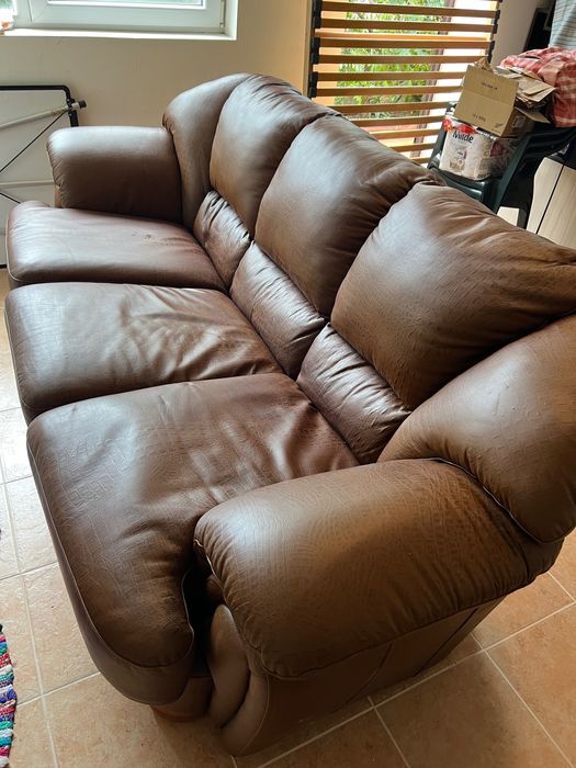 Кожен диван с растегателно двойно легло с матрак