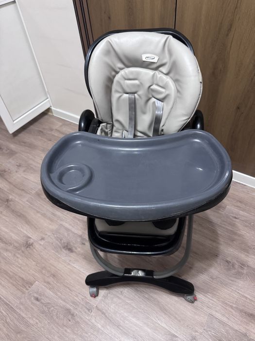 Детский стулчик для кормление.