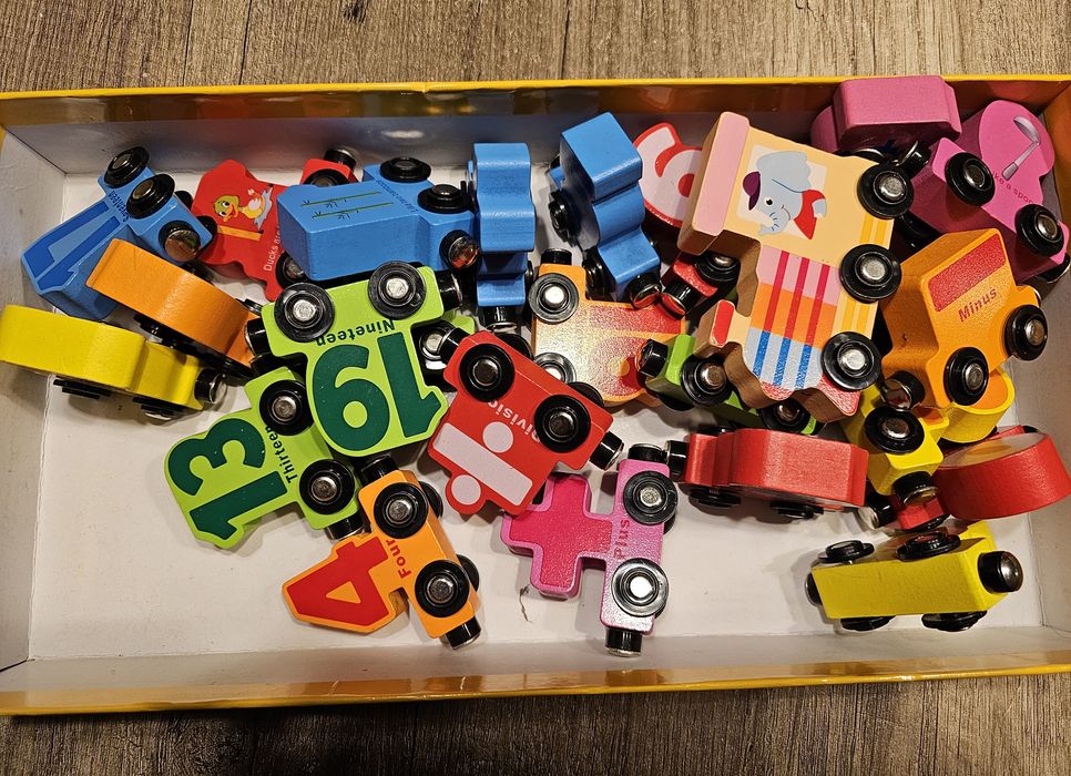 Trenulet magnetic din lemn