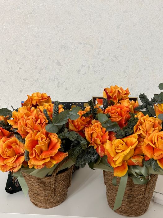 ПРОДАЮ ЦВЕТОЧКИ свежие , подарили завтра ухожу