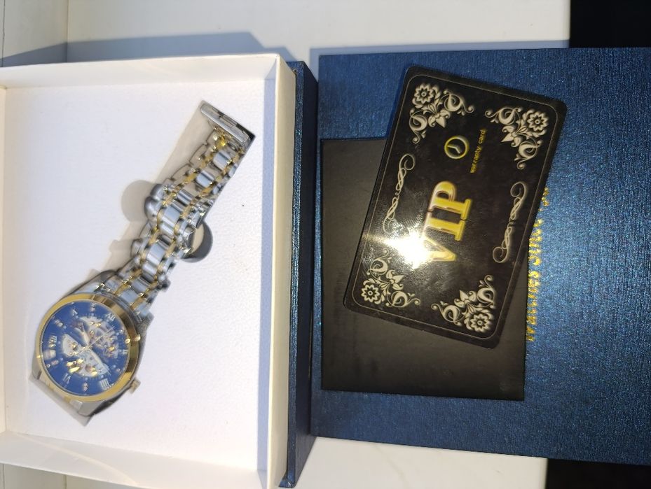 Продам часы новые