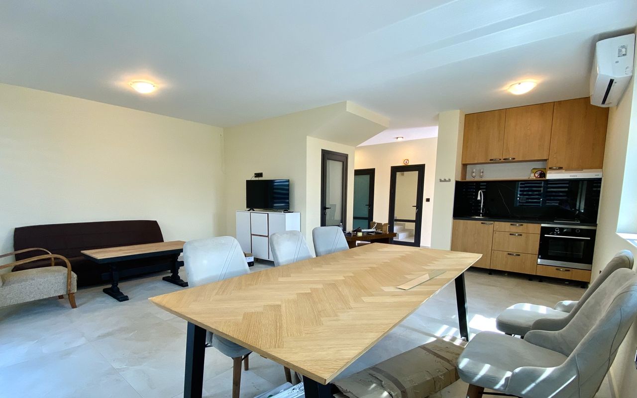 Дава се под наем Къща в с. Волуяк, Област София-град - 240 кв.м за 918 € - Снимка #2
