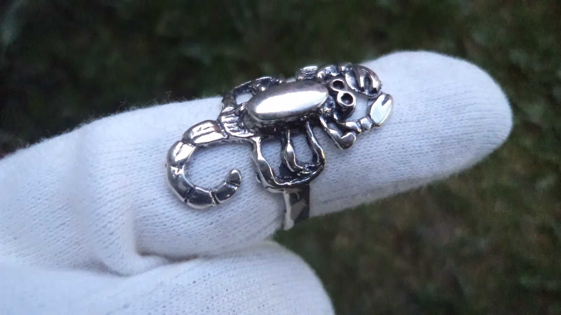 Сребърни интересни пръстени в античен изящен стил