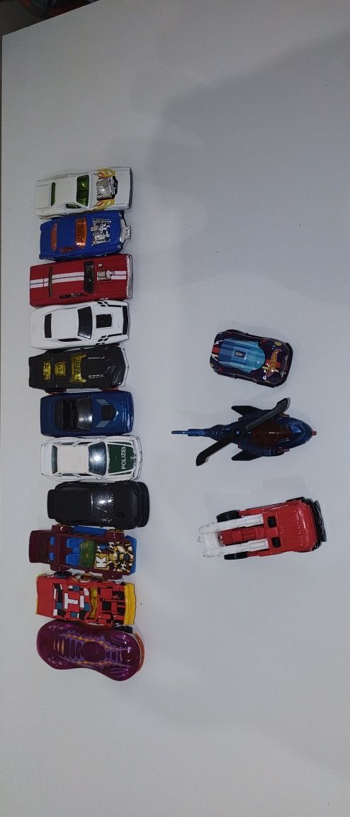 Продавам Hot Wheels колички