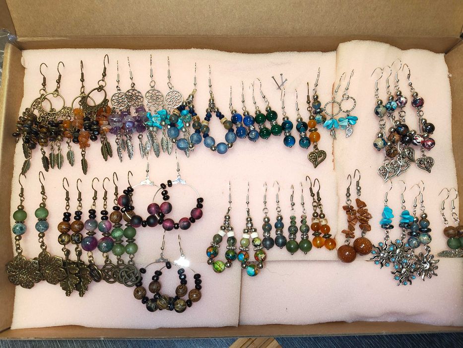 Ръчно изработени уникални бижута от полускъпоценни камъни. Подаръци.