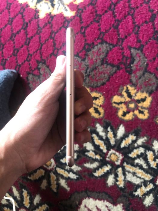 Iphone 8 gold sotiladi