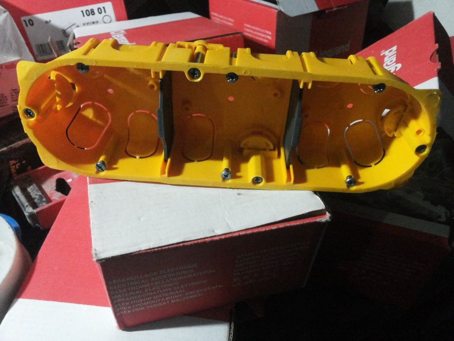 Подрозетники Legrand
