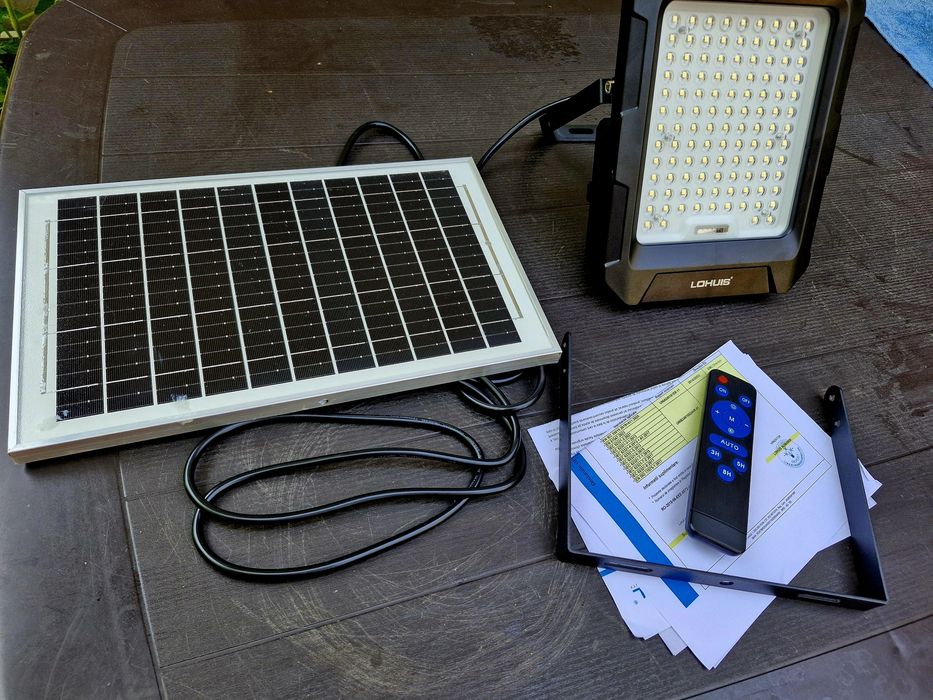 Proiector Led 80w+Panou solar+Acumulator detasabil+telecomanda (NOU)