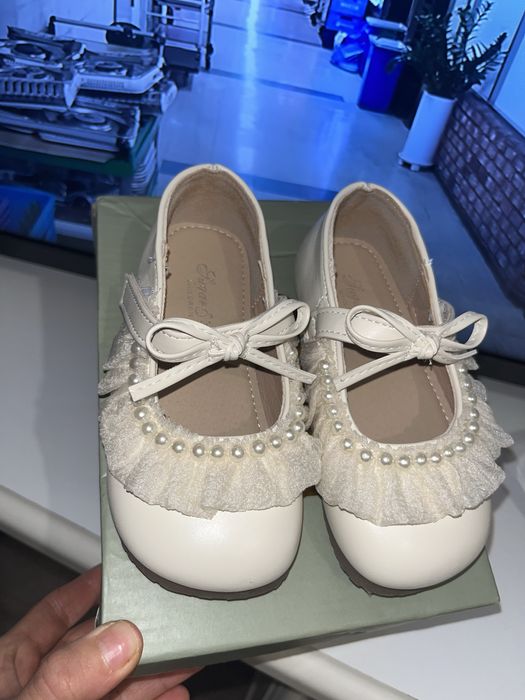 Продам туфельки в бежевом цвете.