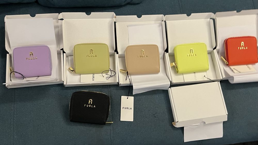 Последен модел Furla Camelia портмонета в 2 размера. Нови,с етикети!