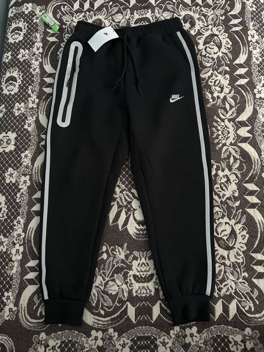 Pantaloni nike tech