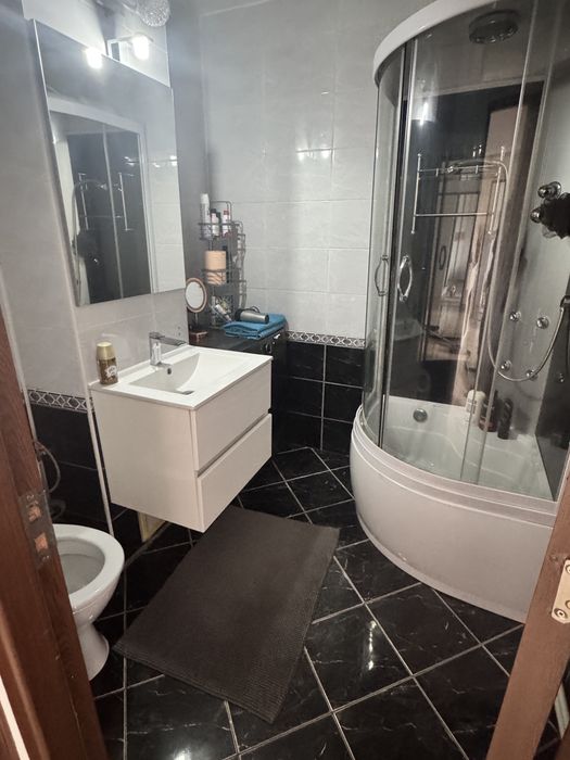 Inchiriez apartament 2 camere regim hotelier