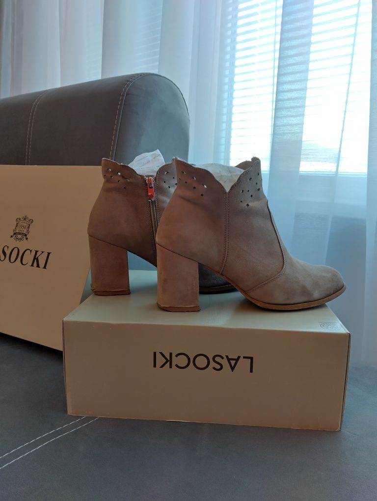 Боти Lasocki - бежови, естествена кожа