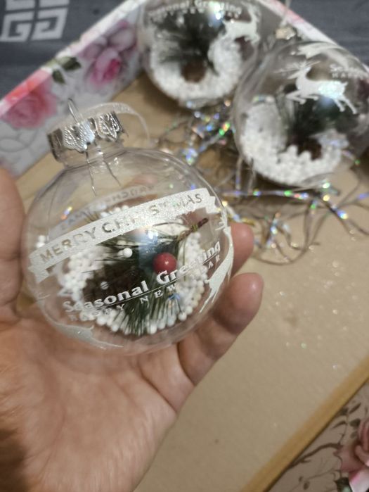 Три новогодние игрушки