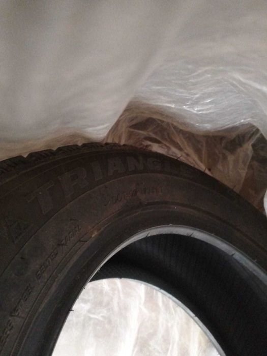 Б/У ШИНЫ зимние шипованные TRIANGLE 215/60/16