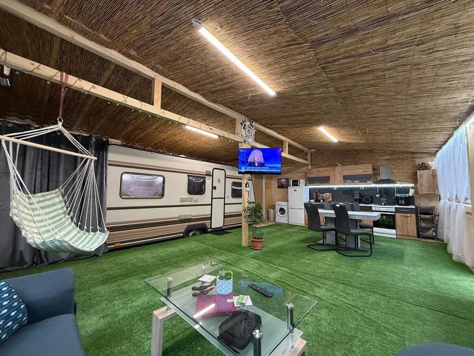 Еко Кънпинг Градина Каравана Лазов