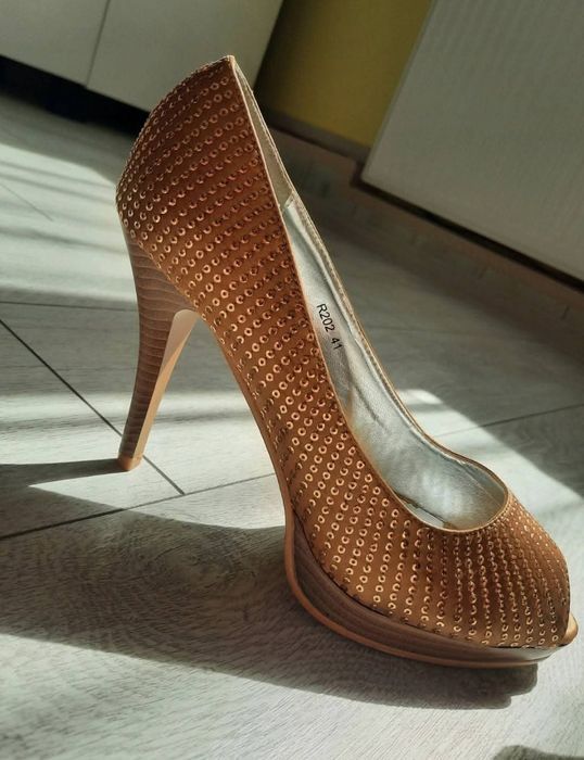 Pantofi eleganti cu toc