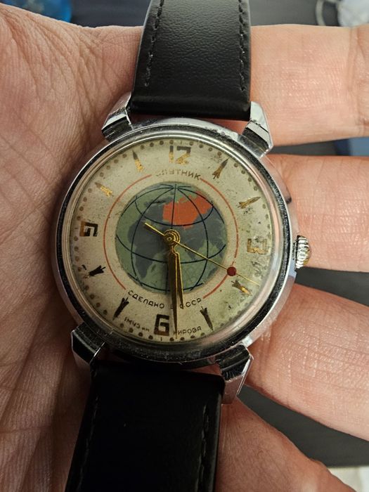 Ceas mecanic sovietic Sputnik 2408, anii ’50, model rar, 16 rubine.