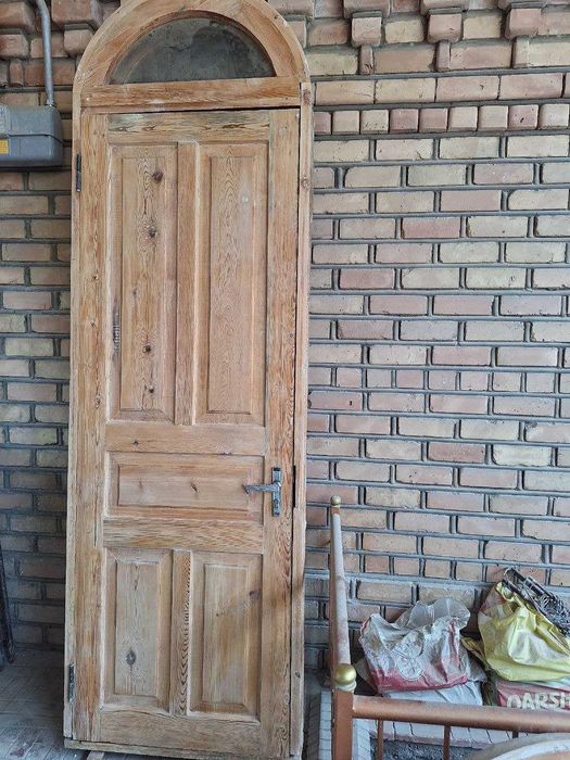 Двери из дерева с короб, замком и петлями по 150 т.с. Yog'och eshiklar