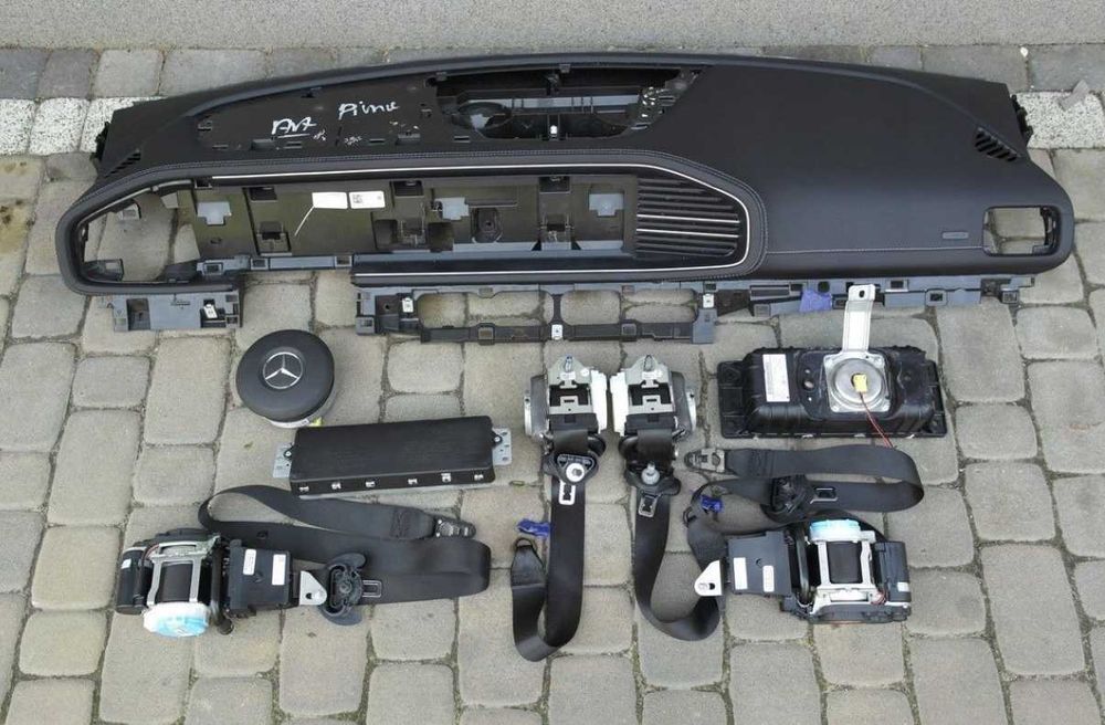 Арматурно табло аирбег колани коляно airbag Mercedes GLE W167