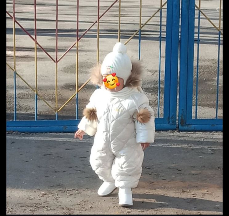 Продам зимние куртка , шапка с шарфом, сапоги