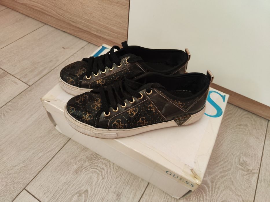 Оригинални маратонки кецове Guess В отлично състояние. 36 номер. С кут