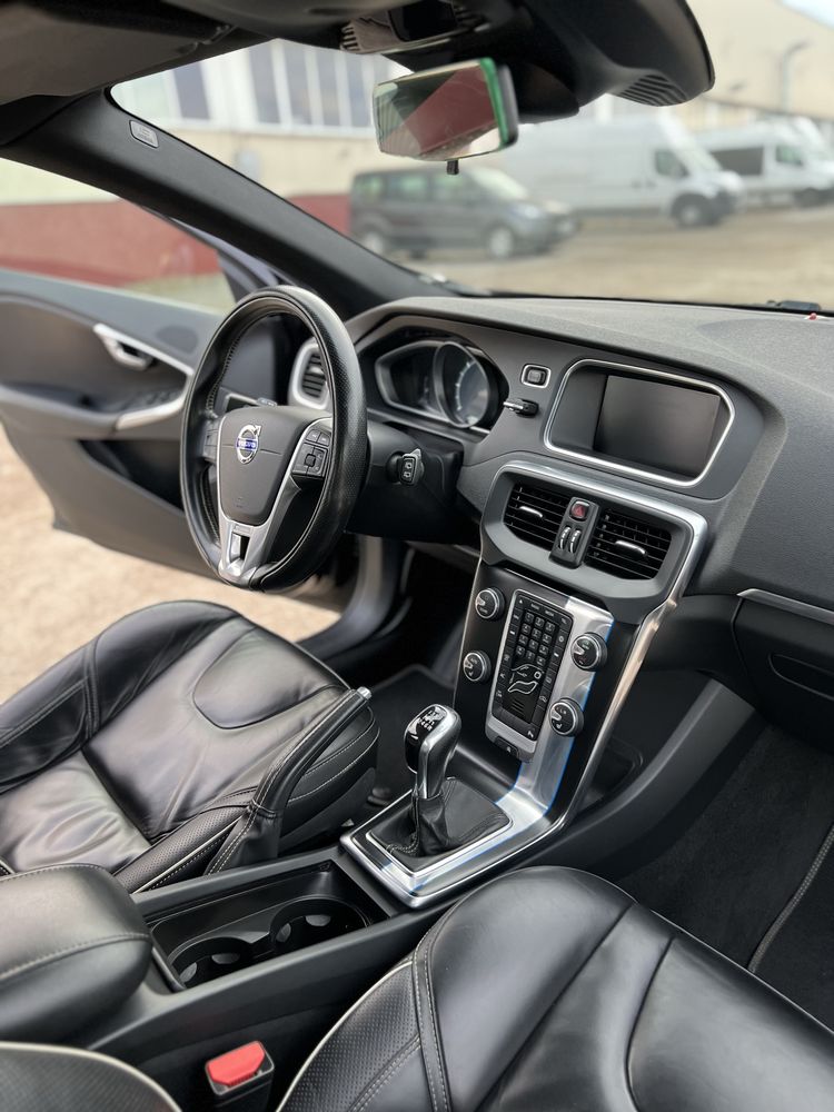 Volvo V40 D4 R design prim proprietar