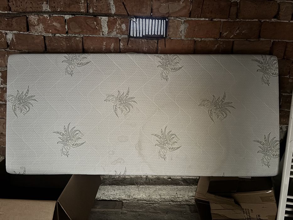 Saltea 90x200, husa detasabila, stare foarte buna