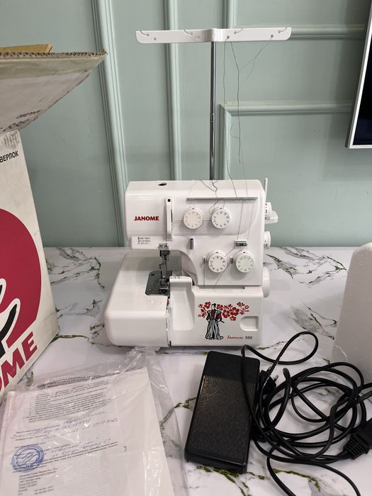 Бытавой оверлок JANOME 4 нитка