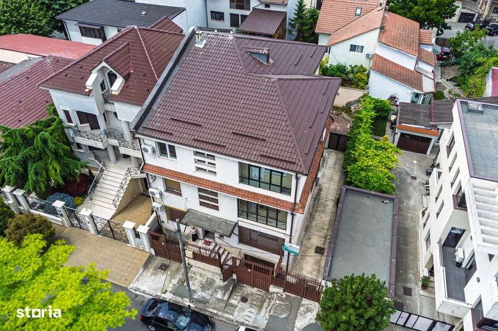 Vilă tip bloc 12 camere, 2 garaje 2 boxe zona Tomis 1 Flămânda