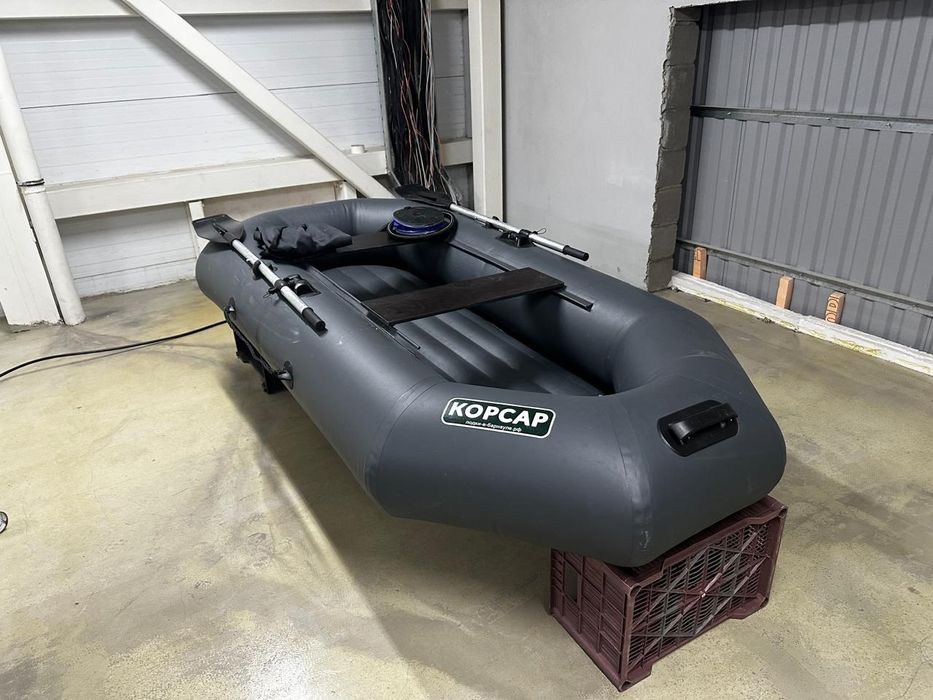 Лодка надувная для рыбалки Корсар К240 гребная (надувное дно)