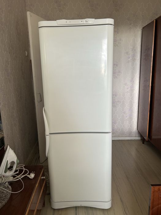 холодильник Индезит б/у в хорошем состоянии